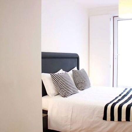 Joivy Modern 1-Bed Apt With Terrace, Moments From Sao Bento Palace Lisboa 外观 照片