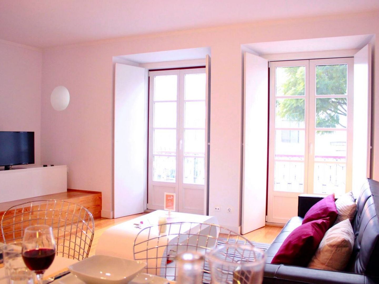 Joivy Modern 1-Bed Apt With Terrace, Moments From Sao Bento Palace Lisboa 外观 照片