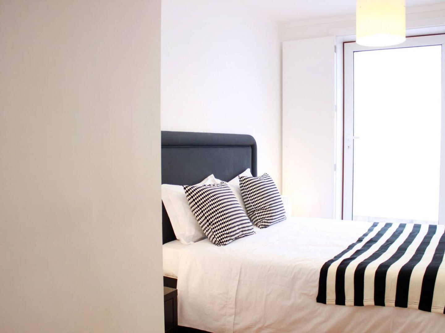 Joivy Modern 1-Bed Apt With Terrace, Moments From Sao Bento Palace Lisboa 外观 照片