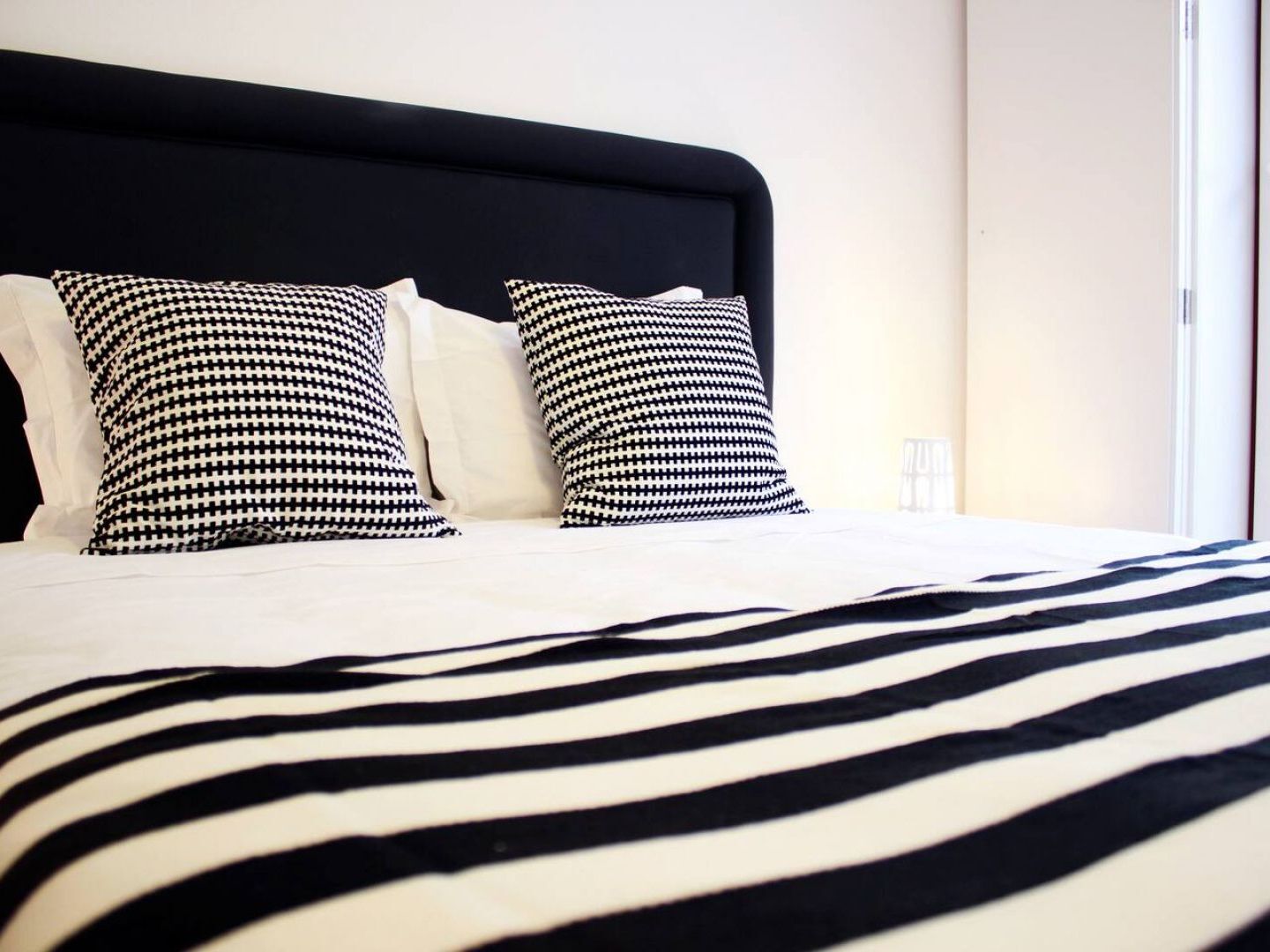 Joivy Modern 1-Bed Apt With Terrace, Moments From Sao Bento Palace Lisboa 外观 照片